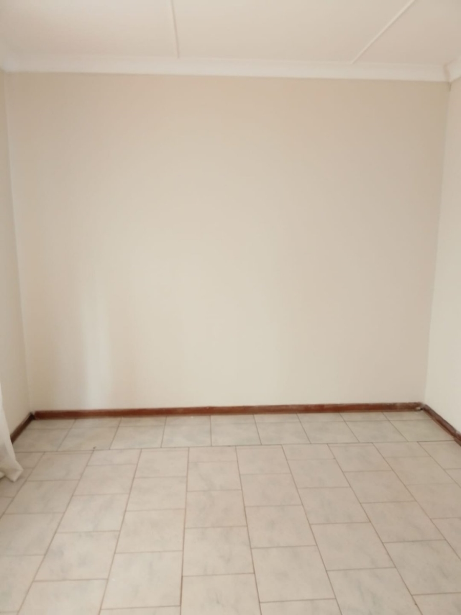5 Bedroom Property for Sale in Roosheuwel North West
